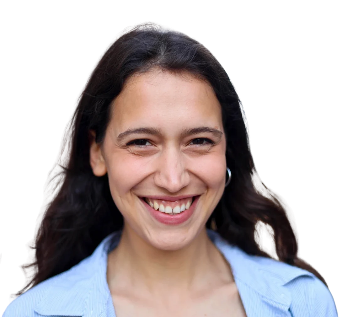 Smiling woman featured on the ODEO digital marketing course page